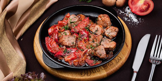 Мясная сковородка в кафе-баре «Majori» в Днепре. Заказать по акции