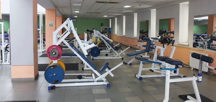 Тренажерний зал у спорт-клубі «Майстер Фіт» у Дніпрі. Оплачуйте абонементи за знижкою.