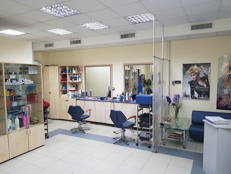 Hairdressing salon in the zhittedaina kvitka beauty salon in kiev. sign up for a haircut at a discount.