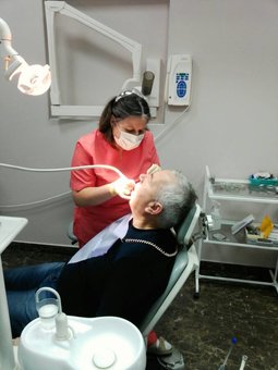 Протезування зубів в стоматології доктора Бондарук в Києві. Записуйтеся до стоматолога акцією.