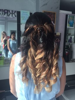 Окрашивание волос омбре в салоне красоты «Style for you» в Виннице. Записывайтесь к парикмахеру по акции.