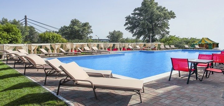 Pool "More Family Club". Come relax on the promotion