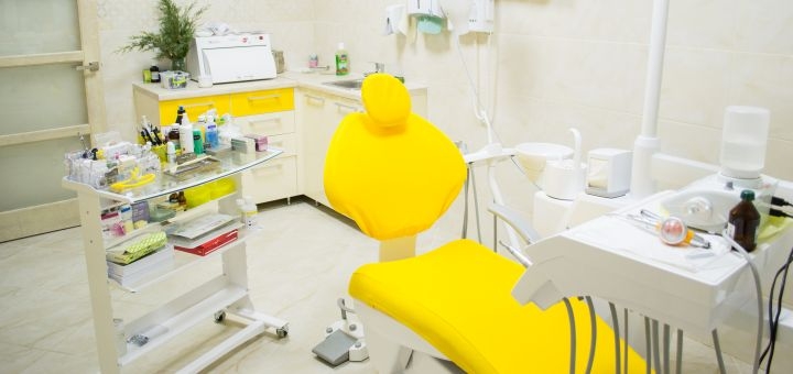 Ultrasonic cleaning, Airflow and polishing of teeth in dentistry "Dental House" in Kharkov