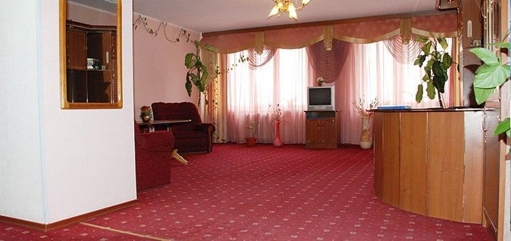 Готель «Мир» у Києві. Забронювати номер зі знижкою. Готелі у Києві зі знижкою.