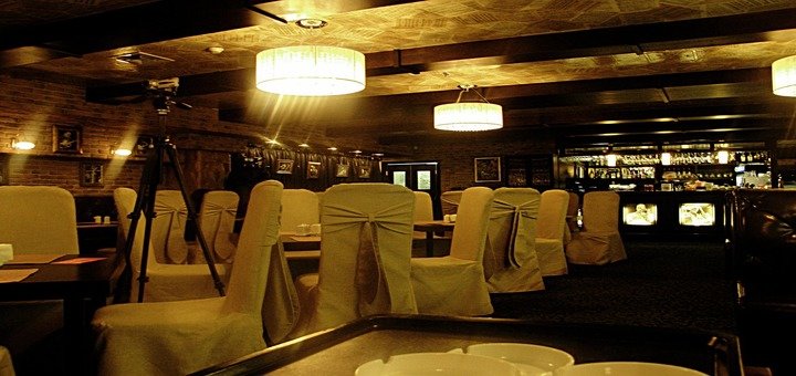 Hall in the restaurant Lapsha Jazz. Book a table at a discount