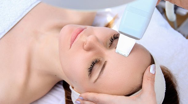 УЗ чистка обличчя в салоні Calendula Beauty Room в Броварах. Записуйтесь до косметолога з акції.