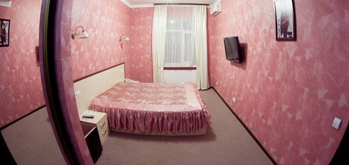 Номер в готелі при клубі «Т2». Забронювати номер зі знижкою. Готелі в Києві за низькою ціною.