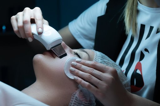 Студия косметологии «Skinphilosophy» в Киеве. Записывайтесь на массаж лица по скидке.