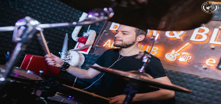 Выступления и живые концерты известных украинских коллективов в Beer&Blues Art Pab в Виннице. Бронируйте столик со скидкой.