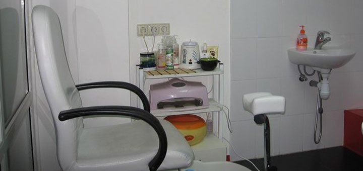Pedicure in the beauty salon "Maki". Choose discounted services