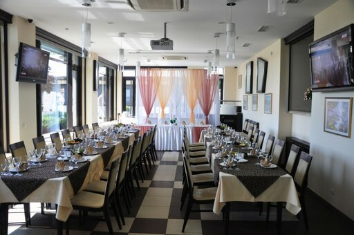 Seasonal discounts at chotiri restaurant. book by promotion