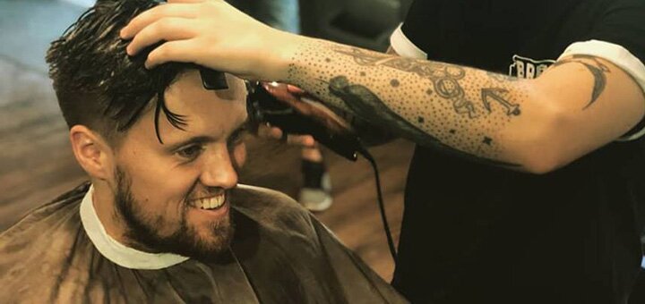 Мужская стрижка, укладка и коррекция бороды, камуфлирование седины в «BRONE Barbershop» в Киеве