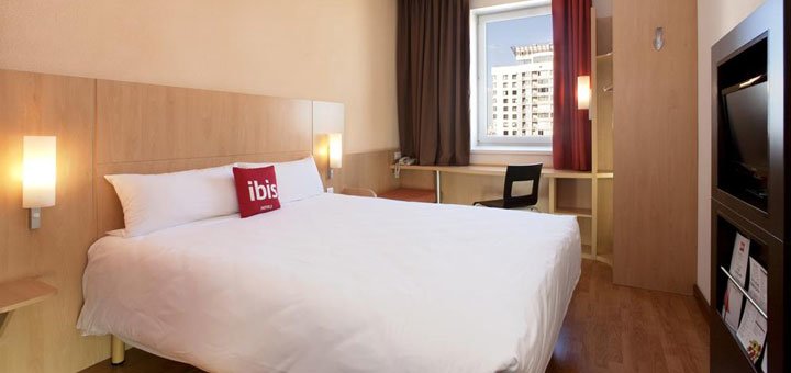 Room at the Ibis Hotel in Kiev. Book a room at the Ibis Hotel. Hotels in the center of Kiev.