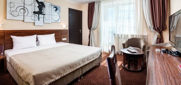 Room at the Bratislava hotel in Kiev. Book a room at the Bratislava hotel at a discount. Hotels in Kiev near the metro.