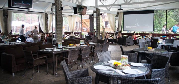 Hotel and restaurant complex "4 seasons". Book a room at a discount. Hotels near Kiev are inexpensive.