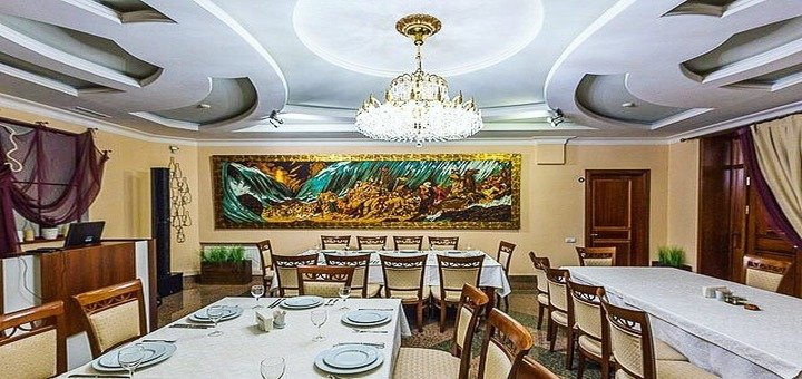 The hall of the restaurant "Jerusalem". Book a table for a special offer