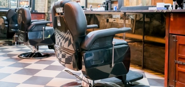 the workplace of the master in the barbershop “Mr. Colt "in Kiev. Sign up for men's haircuts and beard styling for a promotion.