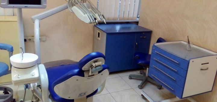 Professional teeth cleaning using polishing rubber bands dentist Maxim Rudoy in Odessa. Sign up for the promotion.