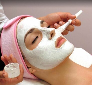 Facial cleansing in the beauty salon ellada cherkasy. sign up for a facial cleansing campaign