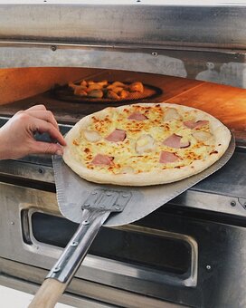 Горячая пицца с доставкой в «Pizza Lovers» в Николаеве. Заказывайте со скидкой