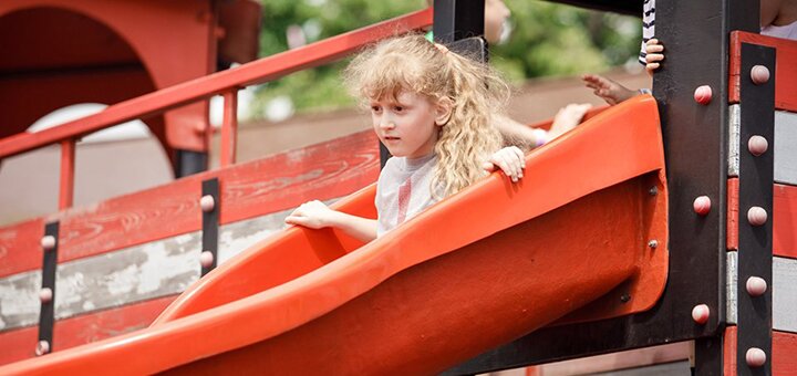 Summer park - children&#39;s amusement park in kiev. have fun with the action.1