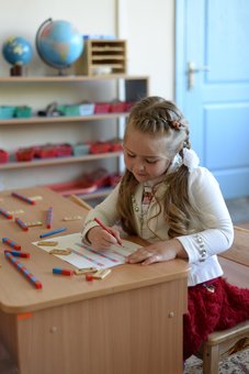 Обучение в микрошколе «Монтессори» в Днепре. Записаться недорого