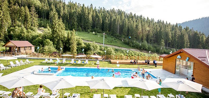 Горнолыжный подъемник в гостинично-ресторанном комплексе «Захар Беркут» в Славском. Бронируйте отдых по скидке.