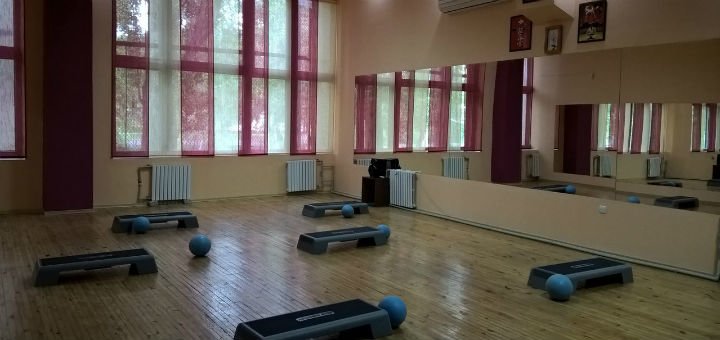 Зал для аэробики и шейпинга в фитнес-центре «GeneticA» в Одессе. Покупайте абонементы по по скидке.