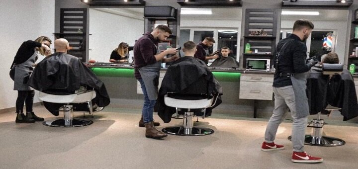 Акционные предложения в мужской парикмахерской Revolt Barbershop