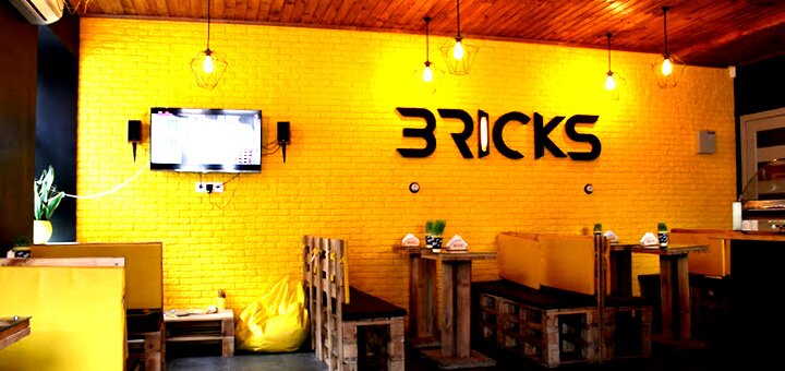 Espresso bar &quot;coffee desserts bricks&quot; in kherson. promotions for services in the cafe.