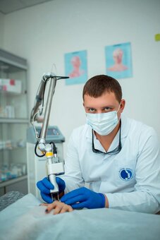 Plastic surgeon sergei kozar in uzhgorod. sign up for a consultation on the action.