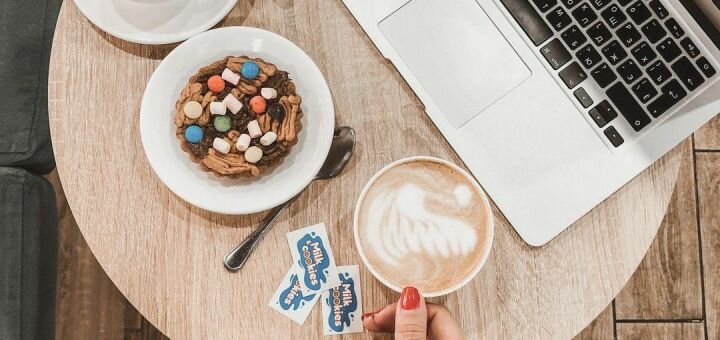 Discount on coffee and desserts at milk and cookies