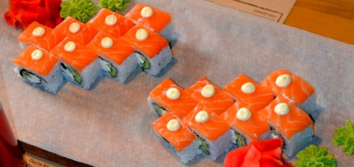 Discount on food with delivery from sushi max