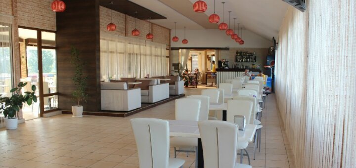 Discounts for dinners at the &quot;galley rose of the winds&quot; cafe zatoka