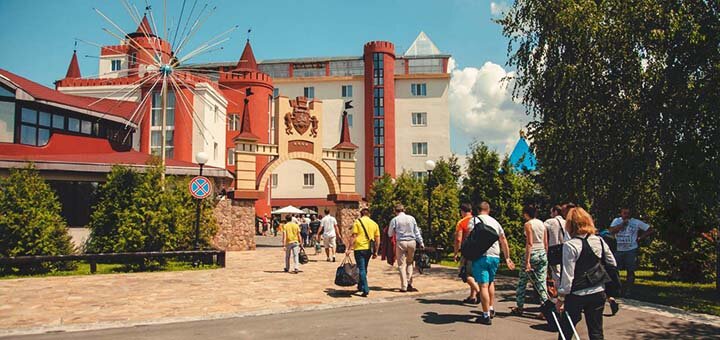 Готель «Вишеград» у Вишгороді. Забронювати готель із знижкою. Готелі під Києвом недорого.