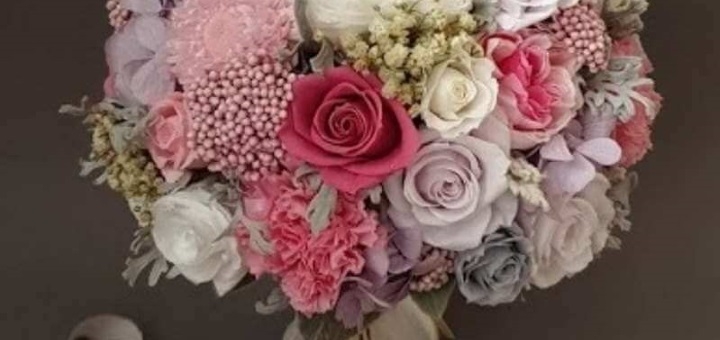 Floristics from the Floretta company. Ordering a wedding bouquet with a discount.