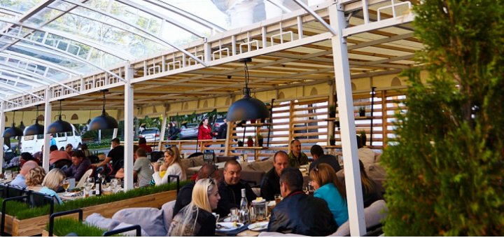 Discounts at the &quot;senator&quot; grill bar