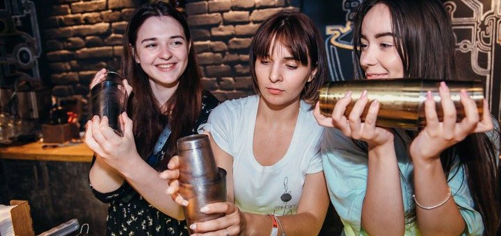 Авторские коктейли в баре The Cult speakeasy во Львове. Заказывайте напитки, шоты и лонги со скидкой.