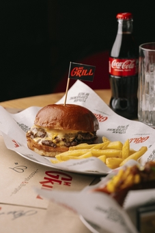 Mr. Grill Hotdogs & Burgers Відвідуйте по акції 2