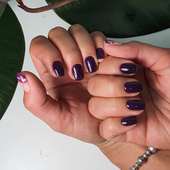 Студия маникюра Gloss up nails. Посещайте по акции 9
