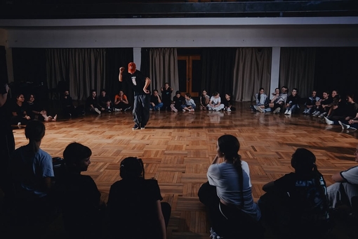 Urban Dance Studio. Visit with a special offer of 4.