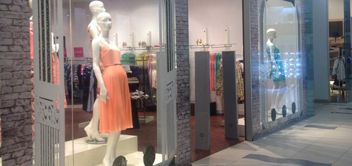 Discounts on dresses in oasis stores