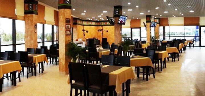 Ресторан в отельно-ресторанном комплексе «Остров River Club» в Новоселовке Днепропетровской области. Бронируйте по скидке.
