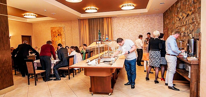 «Romantic Spa Hotel» отель в Яремче с бассейном