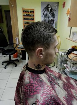 Модельні чоловічі стрижки у перукарні «Rekshaz» у Києві. Записуйтесь до перукаря з акції.
