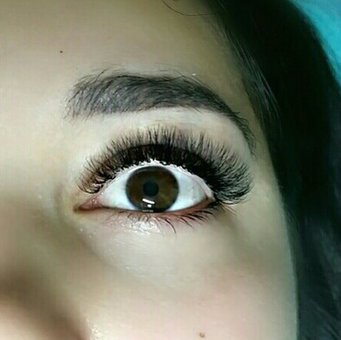 Hollywood eyelash extension at the Cheri beauty salon in Odessa. Sign up for a discount.