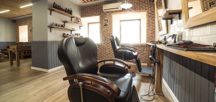 Зал барбершопа «Gentelmen's Club». Записуйтеся зі знижкою