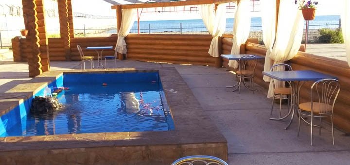 The pool of the hotel complex "Black Sea". Have a rest on the action