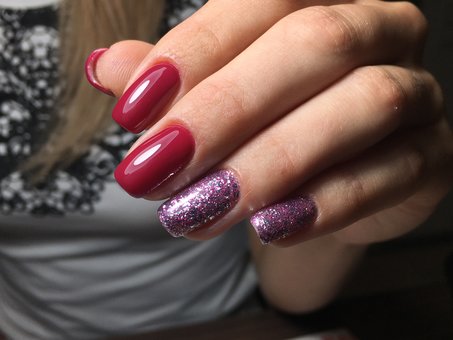 Coating nails with gel polish in the Beauty Pro salon in Kharkov. Order by promotion