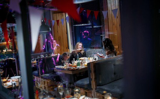 Затишна атмосфера в ресторані «lumber» в дніпрі. забронювати столик недорого